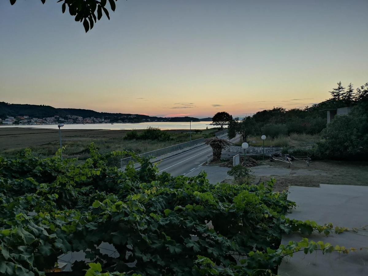 Apartmani Olivera 2 Supetarska Draga Bilik gambar