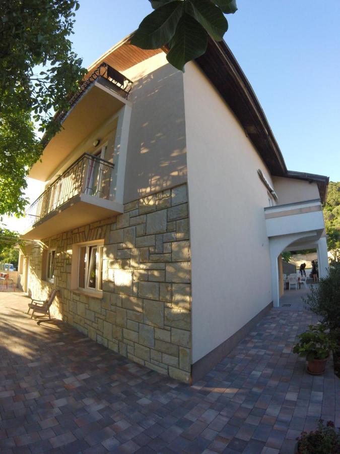 Apartmani Olivera 2 Supetarska Draga Luaran gambar