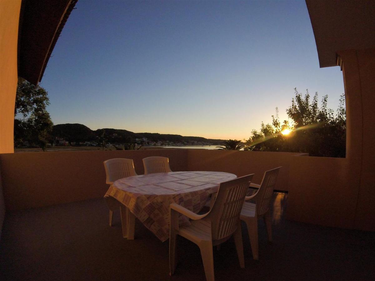 Apartmani Olivera 2 Supetarska Draga Luaran gambar